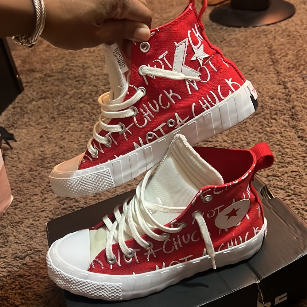 High Top Converse - Picture 4 of 8